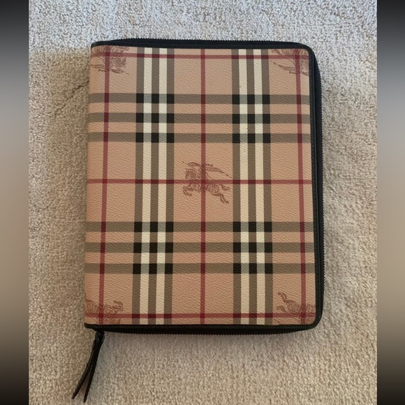 Burberry Haymarket Check IPad Case - Picture 3 of 12